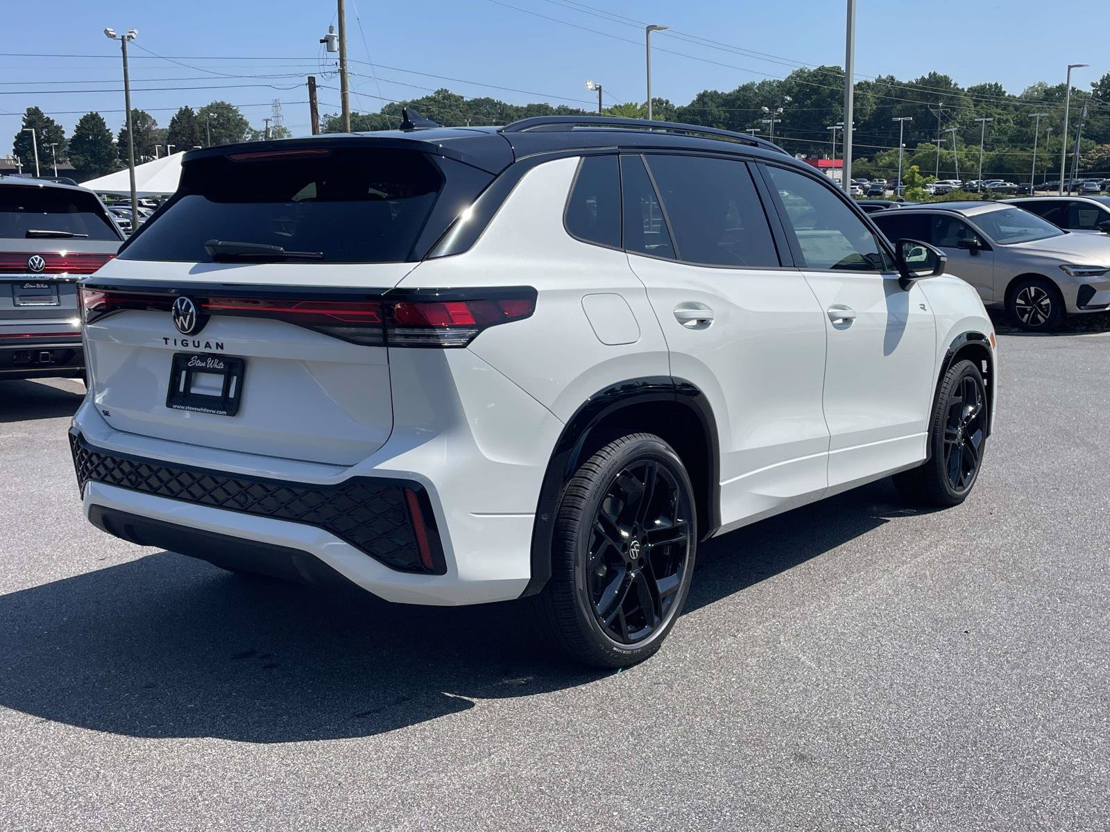 New 2026 Volkswagen Tiguan SE R-Line FWD image 6