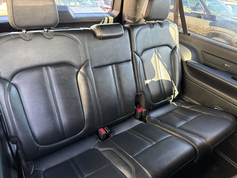 Used 2024 Jeep Wagoneer L Series II w/ Flexible Seating Group AWD/4WD image 6