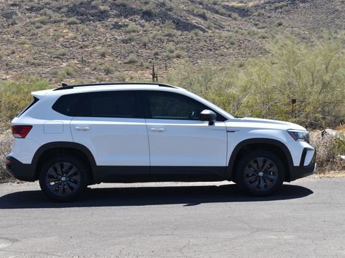 Used 2024 Volkswagen Taos S FWD image 9