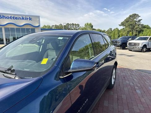 Used 2019 Chevrolet Equinox LT w/ Driver Convenience Package FWD image 5