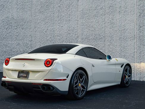 Used 2017 Ferrari California T RWD image 42