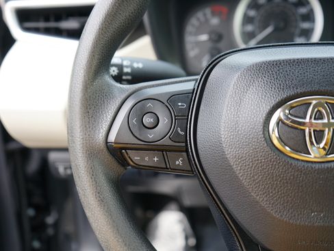 Used 2020 Toyota Corolla LE image 19