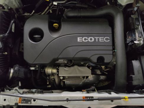 Used 2021 Chevrolet Equinox LS w/ LPO, Cargo Package FWD image 30