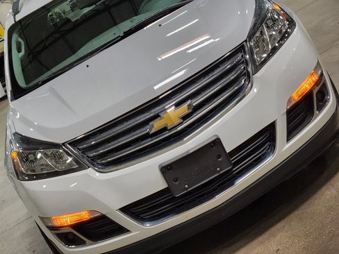 Used 2017 Chevrolet Traverse LT FWD image 19