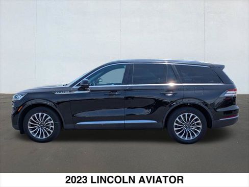 Certified 2023 Lincoln Aviator Reserve w/ Equipment Group 201A AWD/4WD image 2