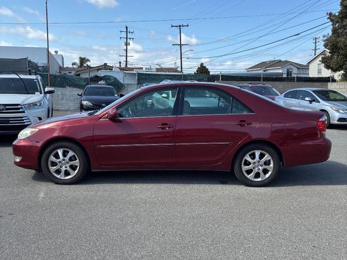 Used 2005 Toyota Camry XLE FWD image 2