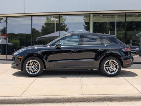 Used 2025 Porsche Macan image 2
