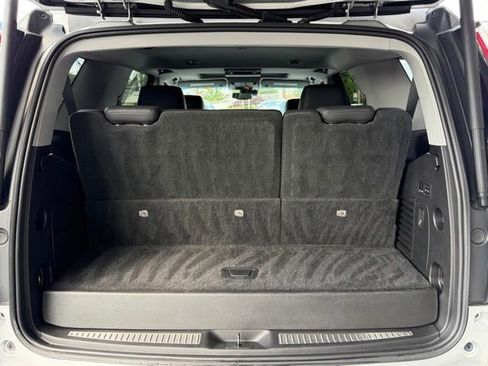 Used 2019 Cadillac Escalade Luxury AWD/4WD image 16