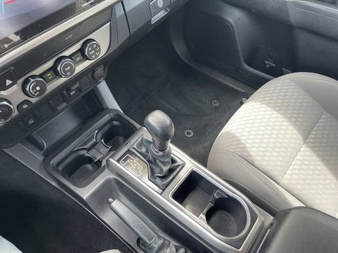 Used 2022 Toyota Tacoma SR5 w/ SR5 Appearance Package (SM) AWD/4WD image 21