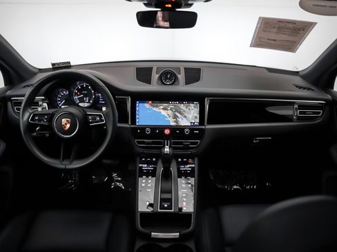 Used 2025 Porsche Macan image 15