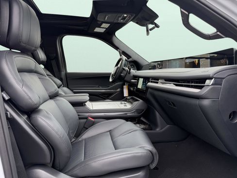 New 2026 Lincoln Navigator Reserve AWD/4WD image 30