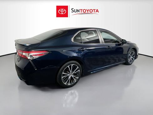 Used 2018 Toyota Camry SE image 4
