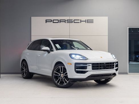 Certified 2026 Porsche Cayenne AWD/4WD image 9