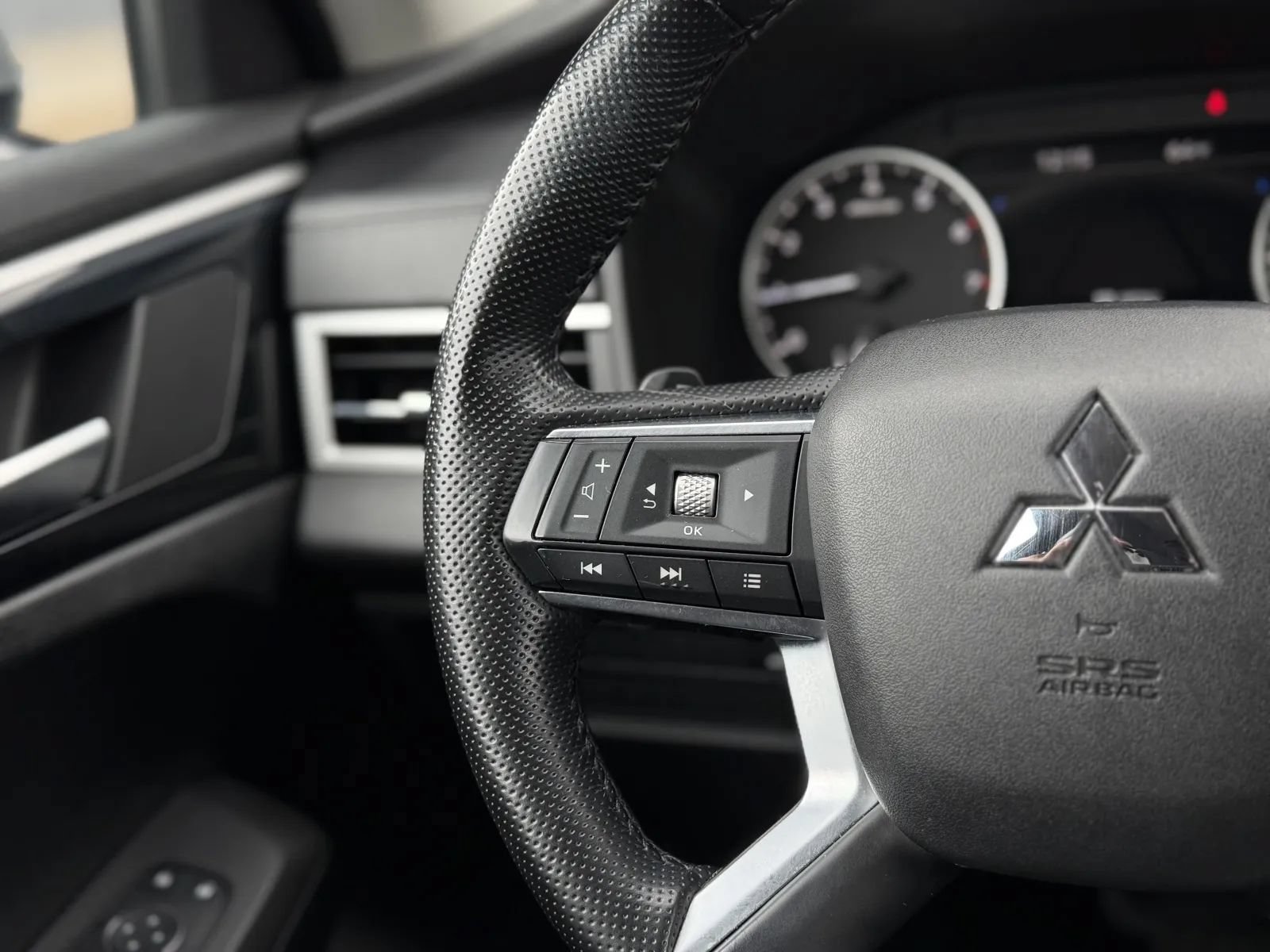 Used 2022 Mitsubishi Outlander SE AWD/4WD image 24