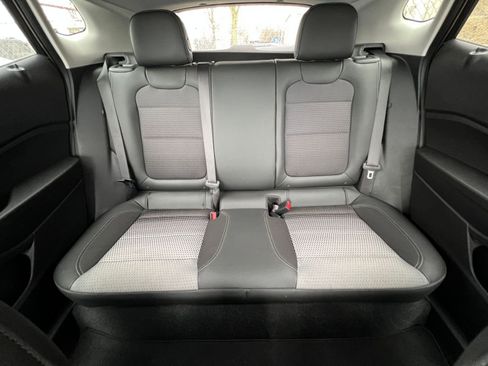 Used 2025 Chevrolet Trax LT image 38