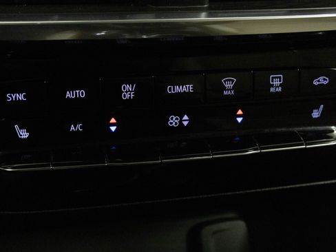 Certified 2024 Buick Encore GX Avenir w/ Avenir Convenience Package AWD/4WD image 13