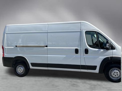Used 2025 RAM ProMaster 2500 w/ Convenience Group FWD image 4