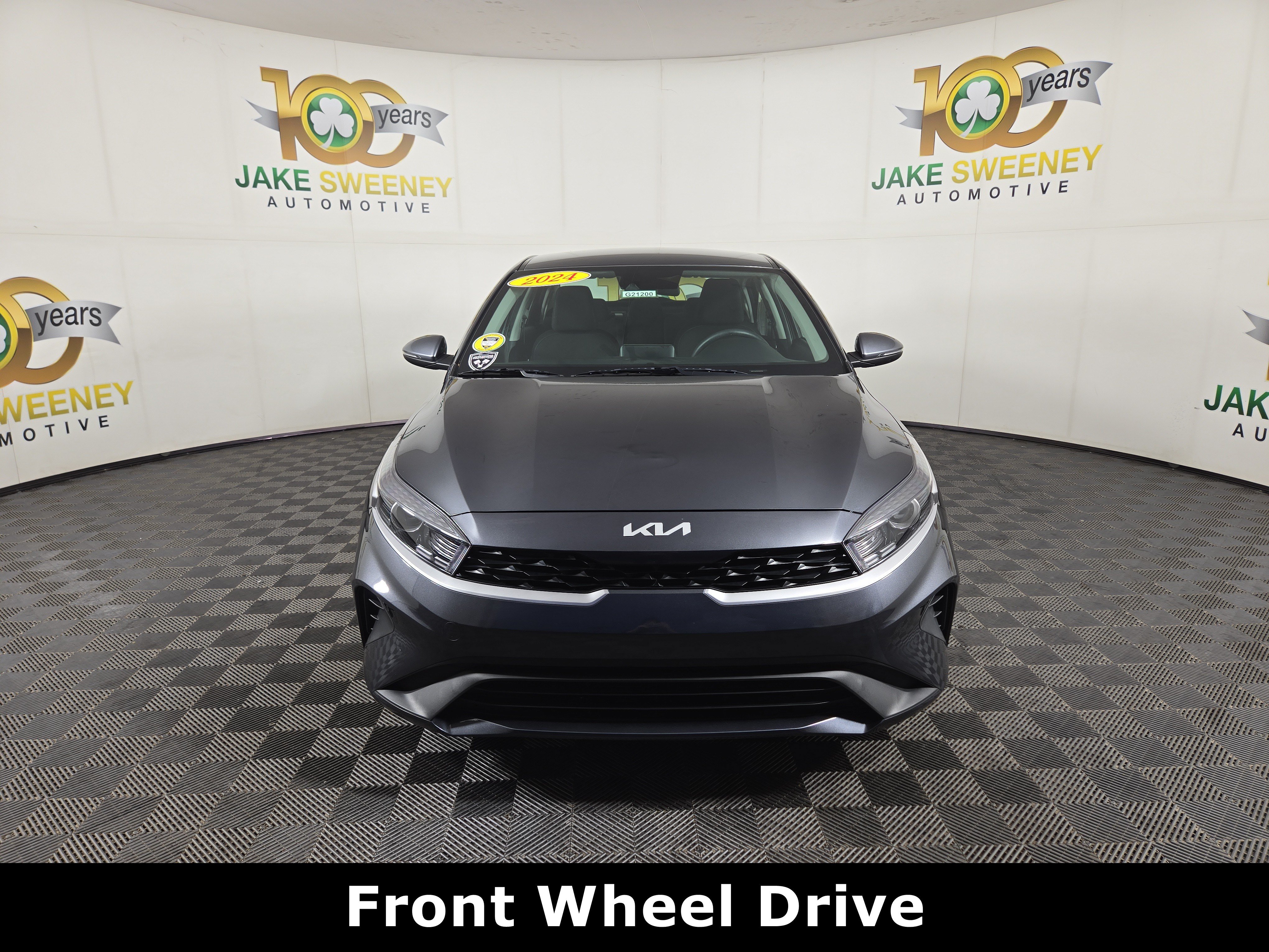 Used 2024 Kia Forte LXS w/ LXS Technology Package FWD image 2