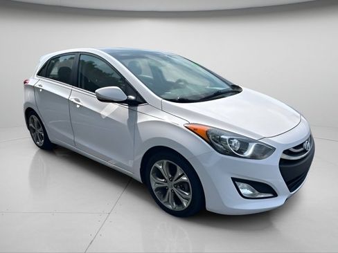 Used 2014 Hyundai Elantra GT w/ Option Group 03 FWD image 5