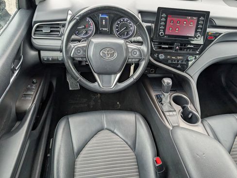 Used 2022 Toyota Camry SE image 16