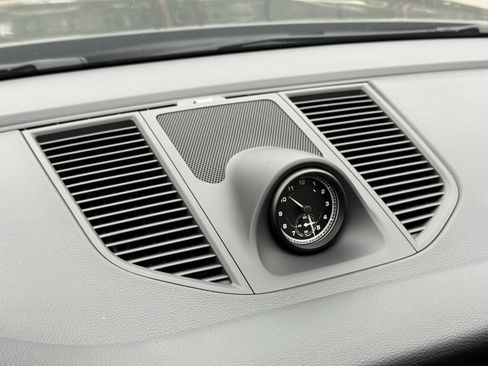 Used 2025 Porsche Macan image 18