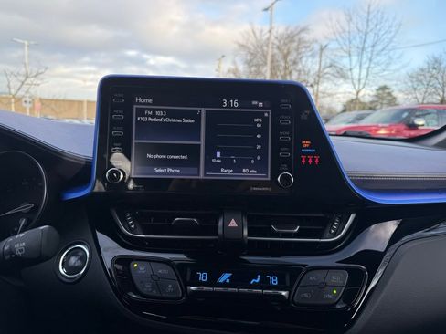 Certified 2022 Toyota C-HR XLE image 28