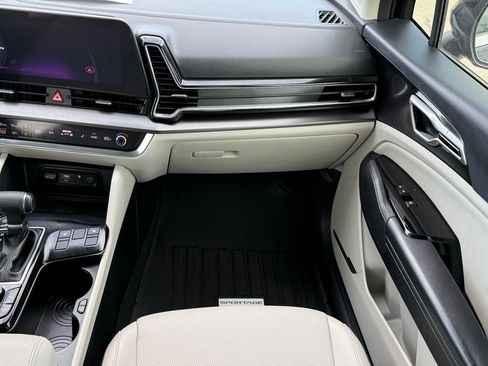 Used 2025 Kia Sportage EX w/ Premium Package image 14