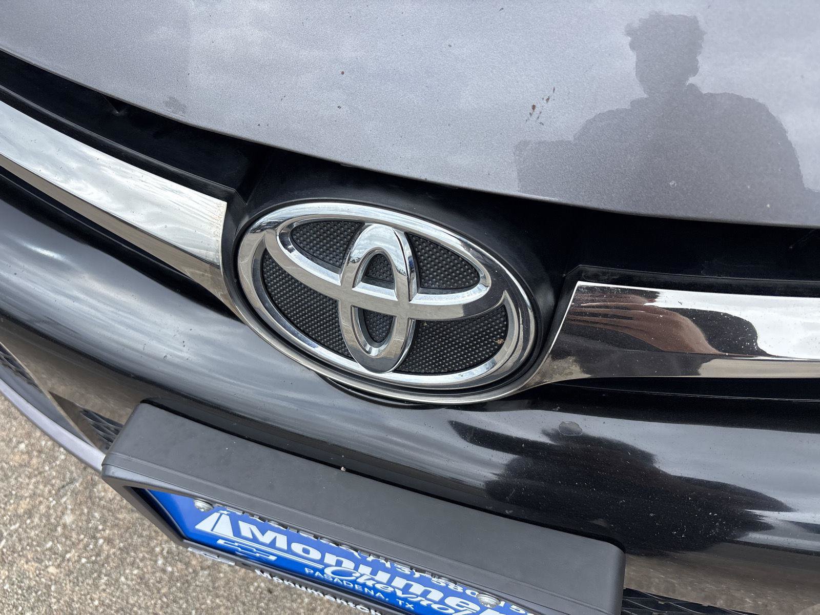 Used 2015 Toyota Camry SE FWD image 4