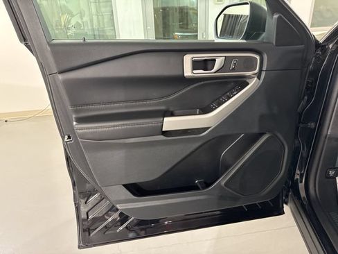 Used 2023 Ford Explorer XLT RWD image 19