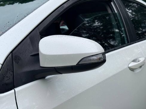 Used 2017 Toyota Corolla SE w/ SE Premium Package FWD image 15