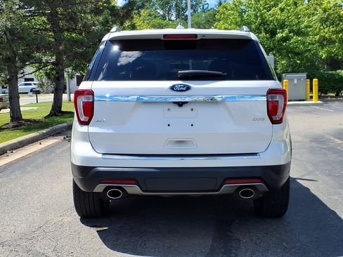 Used 2018 Ford Explorer XLT w/ Equipment Group 202A AWD/4WD image 5