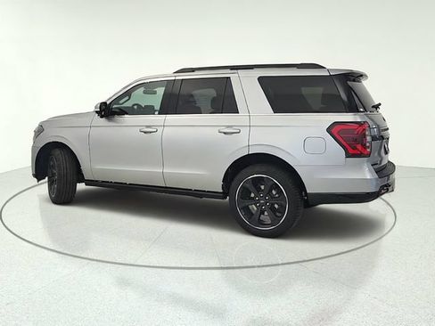 Used 2024 Ford Expedition Limited AWD/4WD image 3