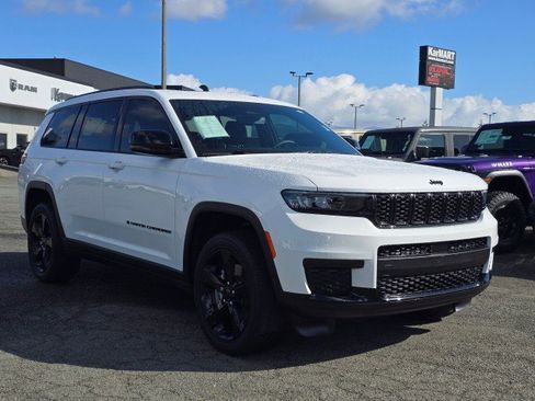 Certified 2023 Jeep Grand Cherokee L Altitude AWD/4WD image 1
