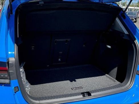 New 2025 Volkswagen Taos SE AWD/4WD image 24