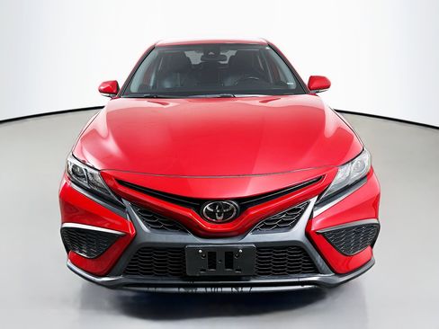 Used 2023 Toyota Camry SE image 2