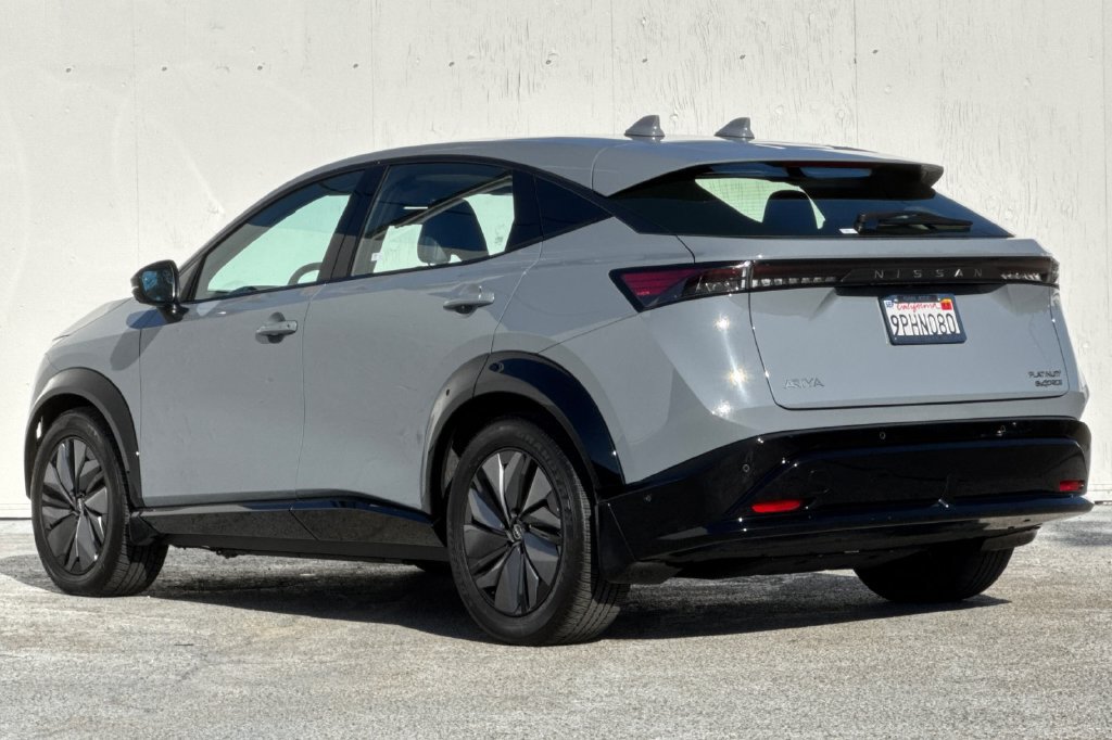 Used 2024 Nissan Ariya AWD image 5