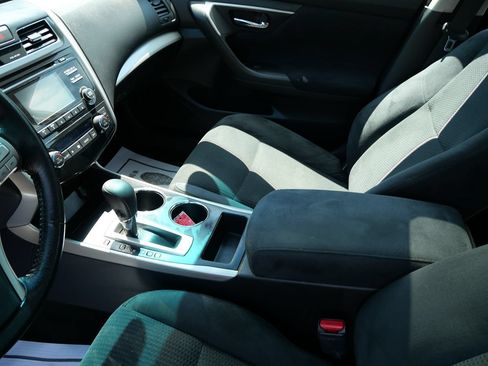 Used 2015 Nissan Altima 2.5 SV FWD image 14