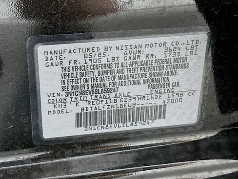 Used 2025 Nissan Versa SV FWD image 12