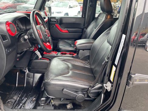 Used 2018 Jeep Wrangler Unlimited Rubicon w/ Connectivity Group image 9