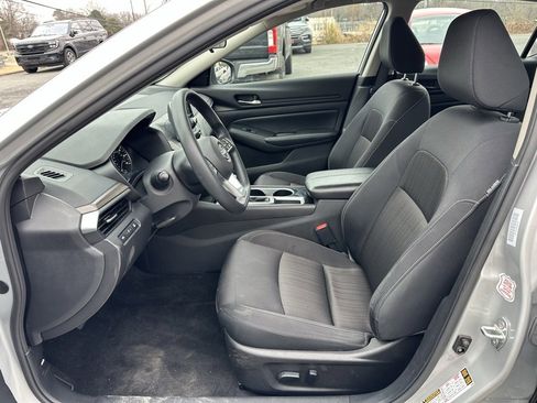 Used 2024 Nissan Altima 2.5 SV image 11