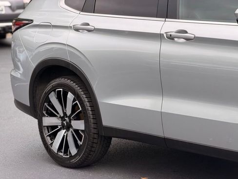 Used 2025 Mitsubishi Outlander SE FWD image 7