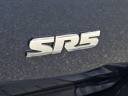 Used 2018 Toyota 4Runner SR5 AWD/4WD image 37