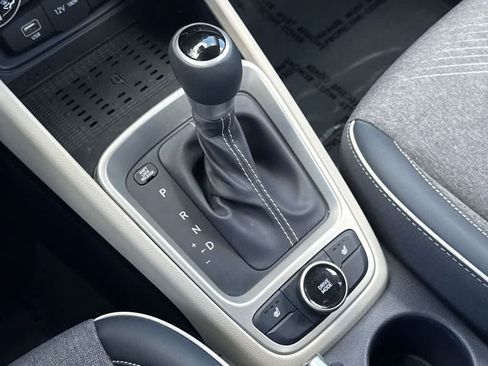 Used 2023 Hyundai Venue Limited w/ Cargo Package FWD image 21