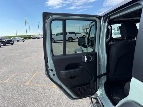 Used 2023 Jeep Wrangler Unlimited Sport AWD/4WD image 35