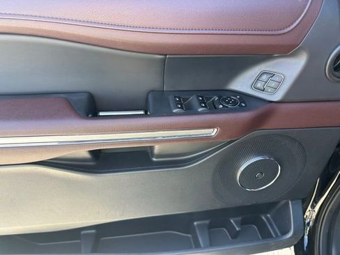 Used 2023 Ford Expedition Max Limited AWD/4WD image 3