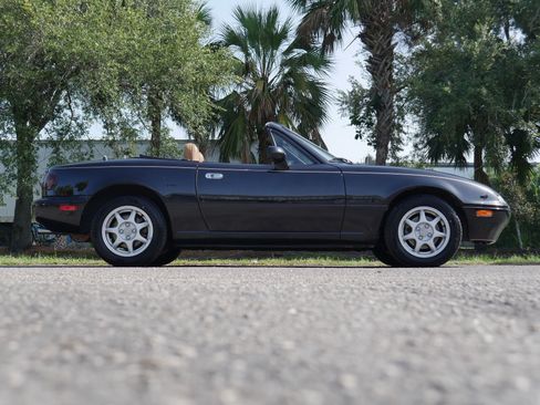Used 1997 MAZDA MX-5 Miata RWD image 13