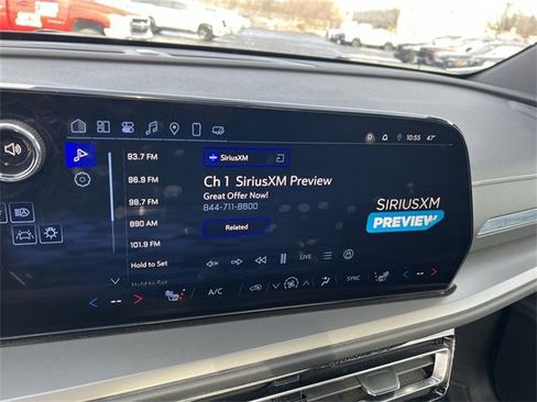 Certified 2025 Chevrolet Traverse LT w/ Sun and Wheel Package image 12