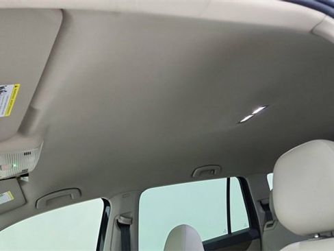 Used 2025 Volkswagen Atlas SE image 57