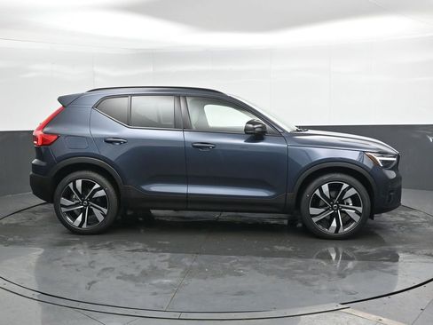 New 2026 Volvo XC40 B5 Ultra w/ Climate Package image 3