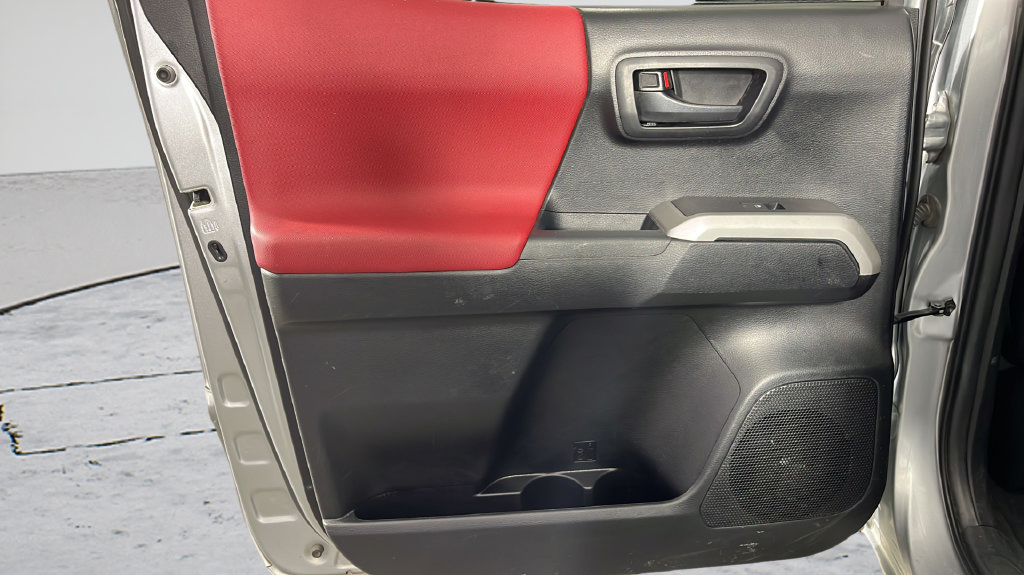Used 2022 Toyota Tacoma SR5 AWD/4WD image 15